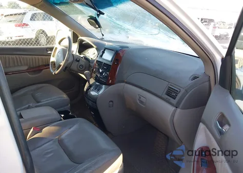 2005 Toyota Sienna Xle z USA, uszkodzony, nr VIN 5TDZA22C75S307306